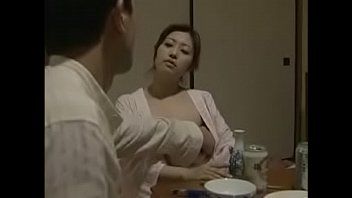 คลิปโป๊ญี่ปุ่น ความเงี่ยนของพ่อผัว เล่นนมลูกสะใภ้เสียวมาก เสียวจนยอมให้เย็ดอีกหลายที