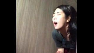 ดูหนังโป๊แอบถ่ายหนุ่มสาวโรงงานแอบมาเย็ดกันในห้องน้ำpornเมียใครครางอย่างเสียว movies secretly filming young women