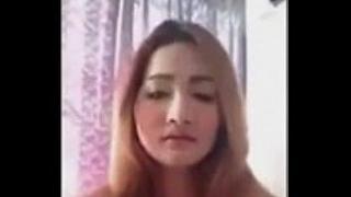 นางเอกหนังอาร์ไทย แพรวา สุกานดา เปิดหีเล่นกล้องอย่างเสียว