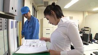 หนังโป๊ญี่ปุ่นพนักงานสาวนมใหญ่โดนช่างไฟบังคับเย็ดหี