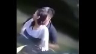 xxx pornเย็ดแฟนสาวในน้ำวันสงกรานต์เงี่ยนปนเมาเอาโคตรมันส์