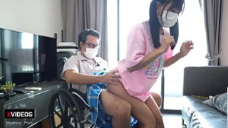 xxxสาวสวยโดนพ่อผัวพิการขอเย็ดเสียวแตกในหีคาวีแชร์