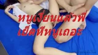 หนังโป๊ไทย เย็ดนักเรียนนมใหญ่ เห็นควยแฟนแล้วนอนแหกหีให้เย็ดเสียวดี มีแฟนควยใหญ่