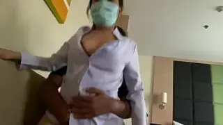 ดู หนัง X ไทย พยาบาลสาวโสดอยู่ในโหมดเงี่ยนควย โทรหาเพื่อนชายมาช่วย เย็ดหีเราหน่อยแรงๆหน่อยก็ดี